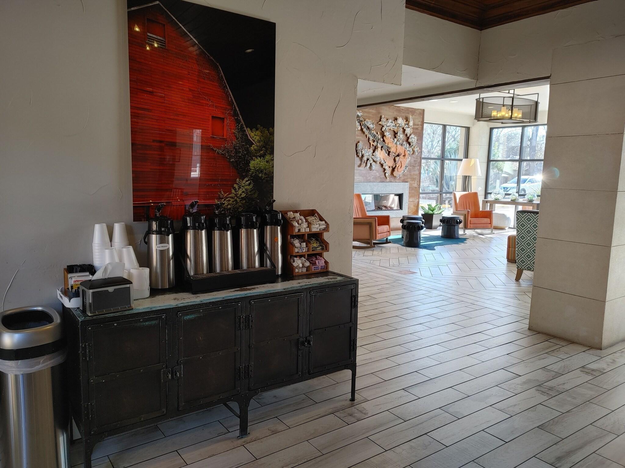 Bar/Salón Fredericksburg Inn & Suites