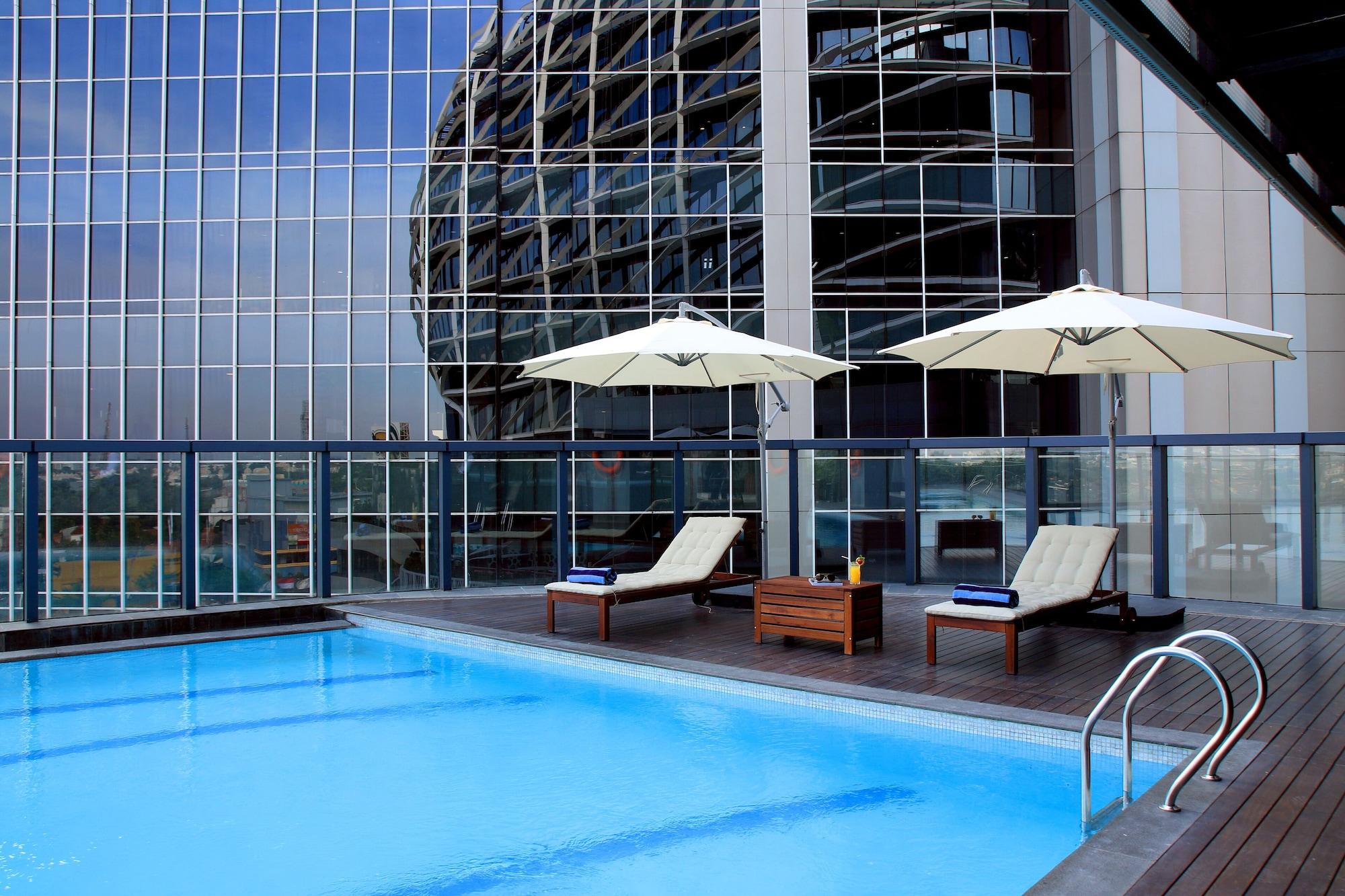 Vista Piscina JHL Solitaire Gading Serpong