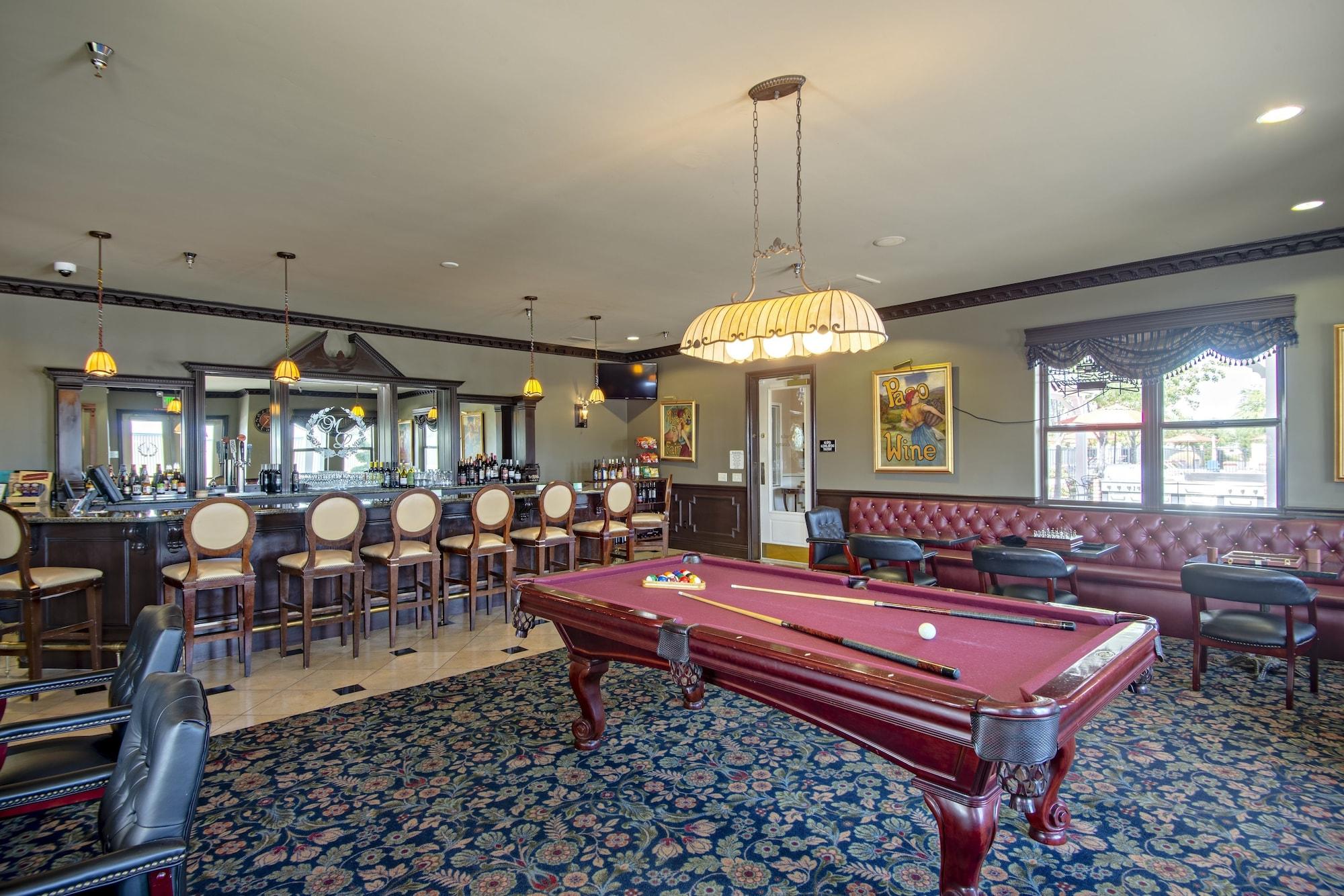 Bar/Salón Vines RV Resort