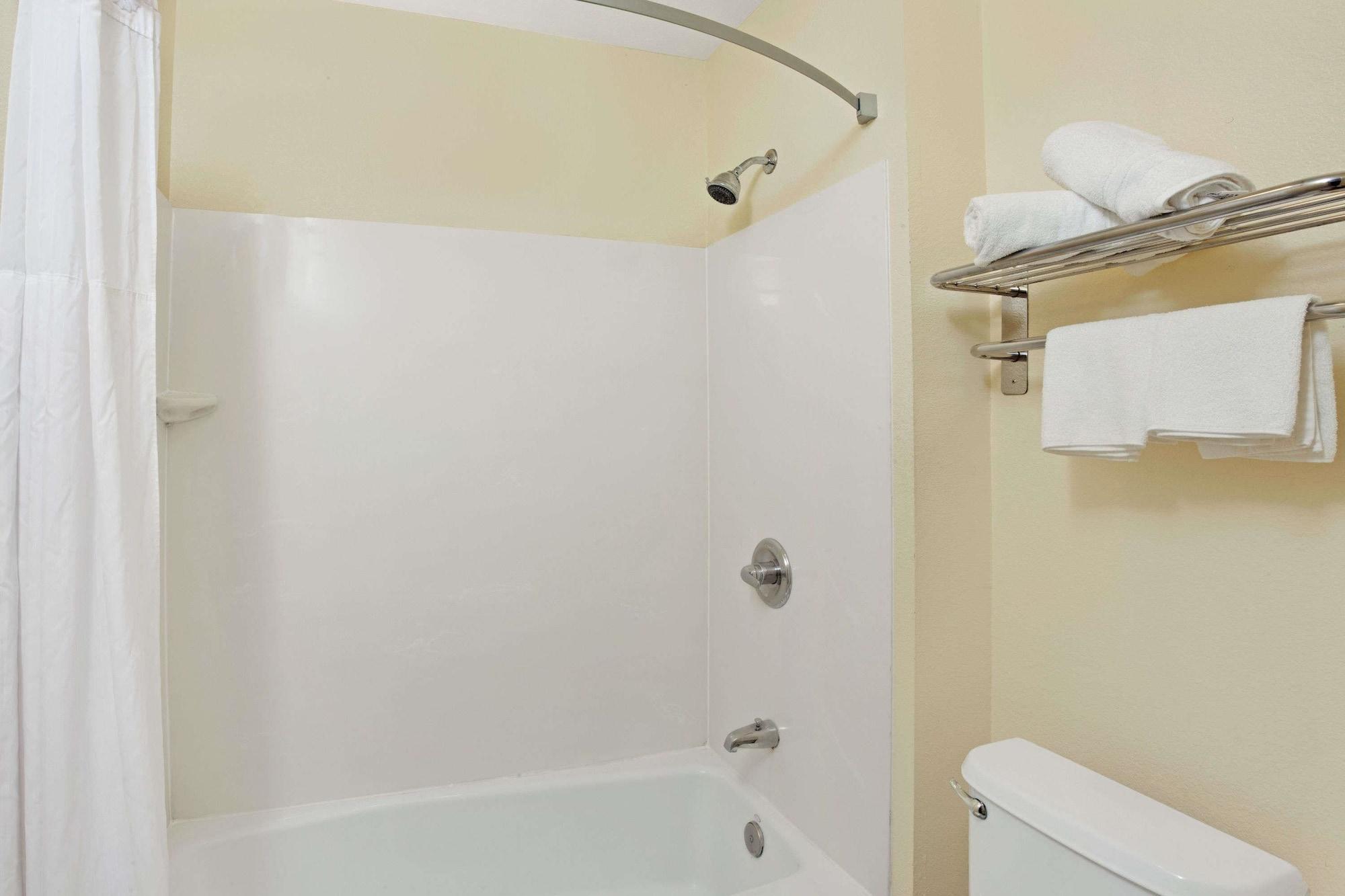 Equipamiento de Habitación Super 8 by Wyndham North Hollywood