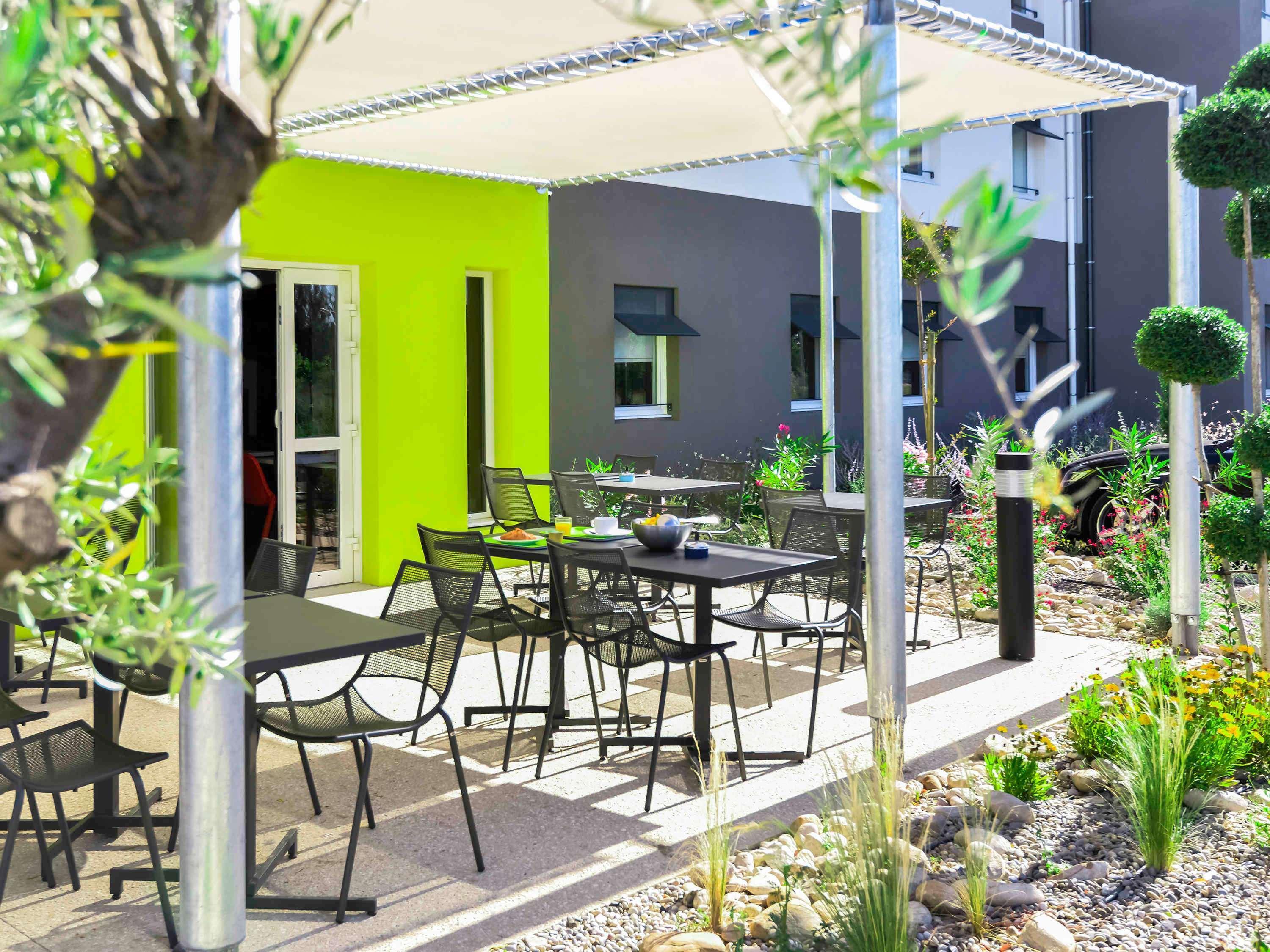 Varios ibis budget Saint Martin de Crau Porte de Camargue