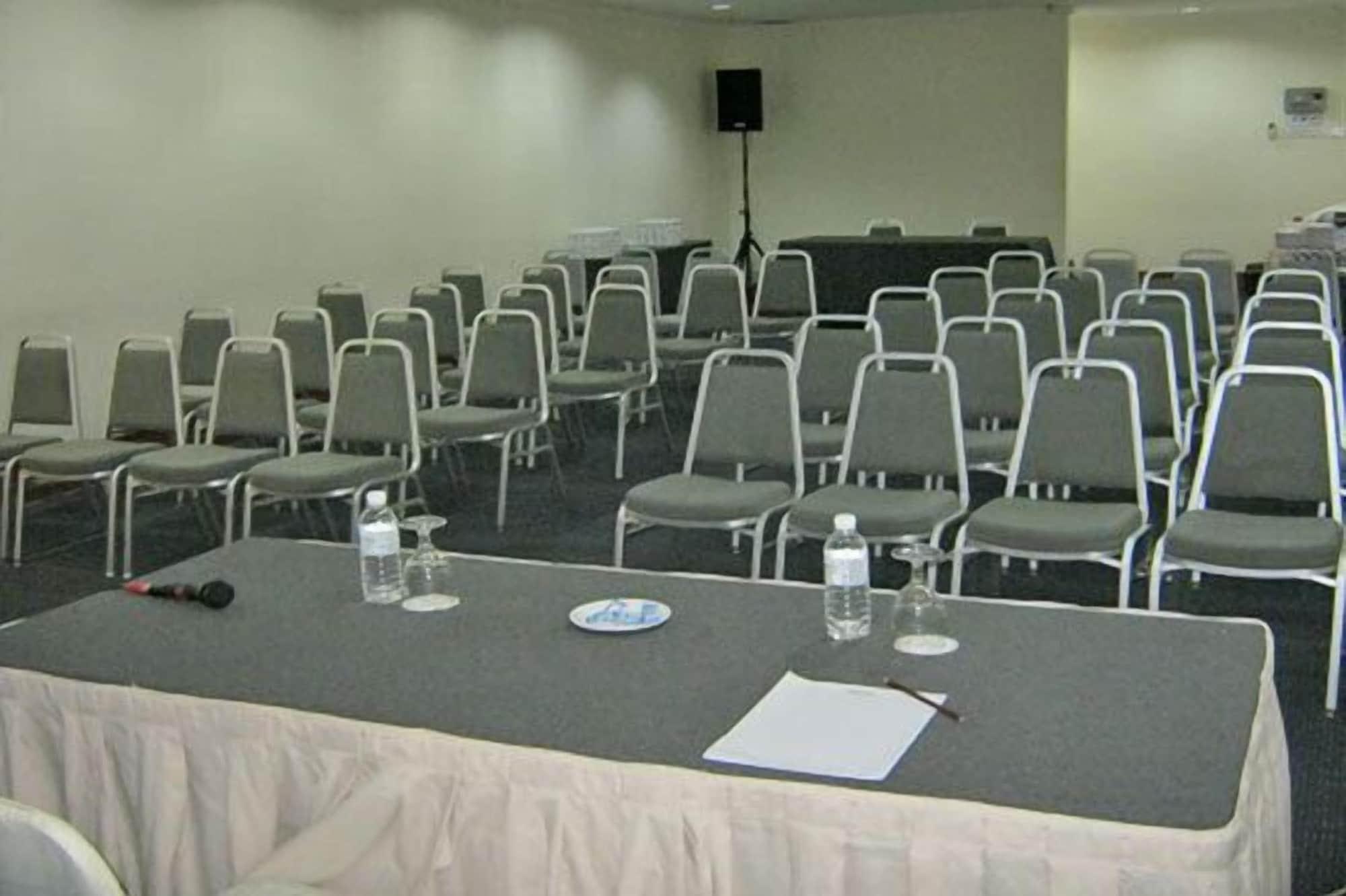 Sala de Reuniones Grand Dormani Rajah Court Hotel