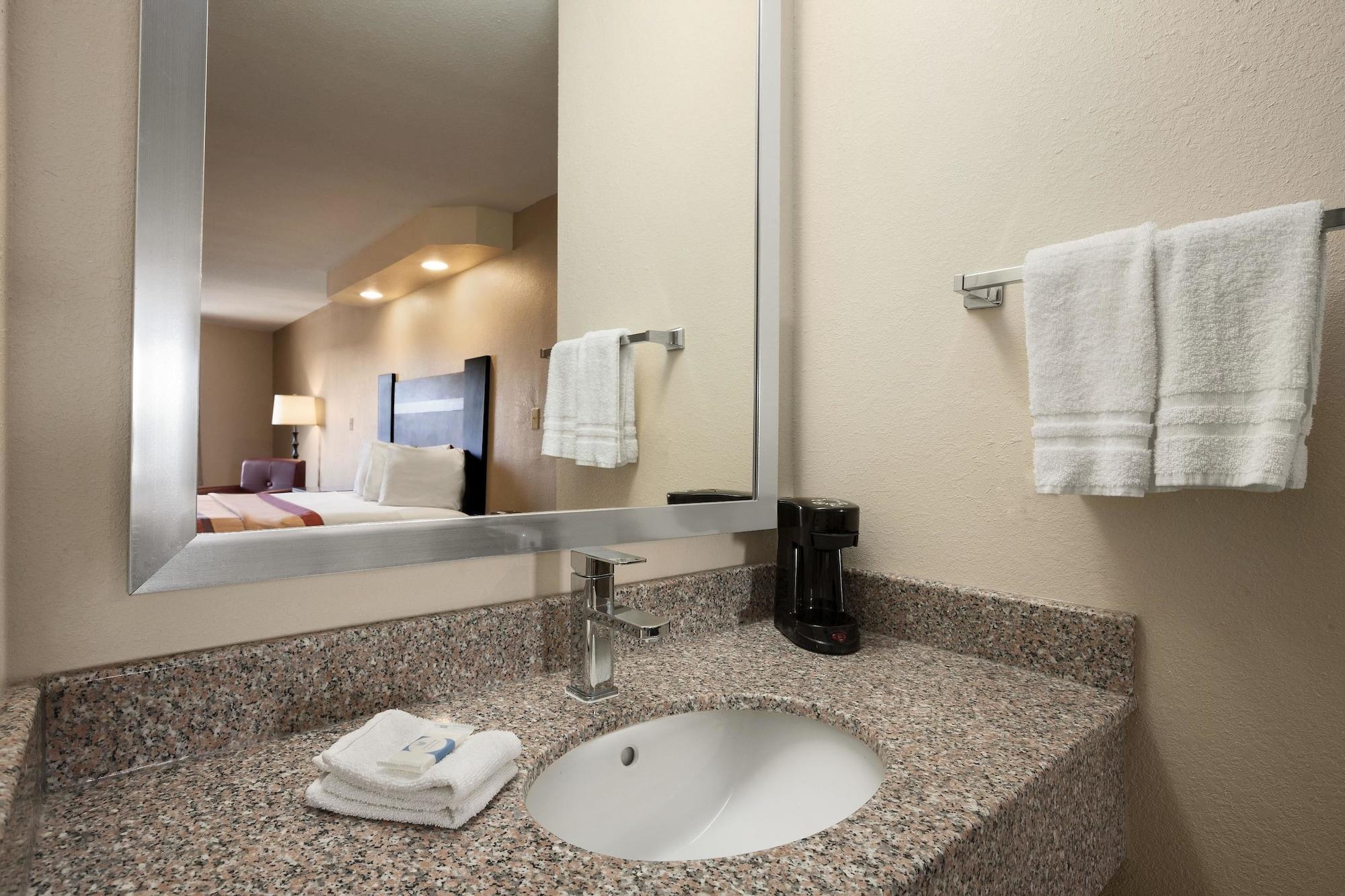 Equipamiento de Habitación Super 8 by Wyndham Rahway/Newark