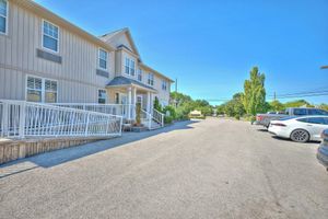 Alojamiento - Nine Vines Hotel