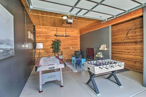 Alquiler Vacacional - Game Room + Private Dock: Lakeside Cabin!