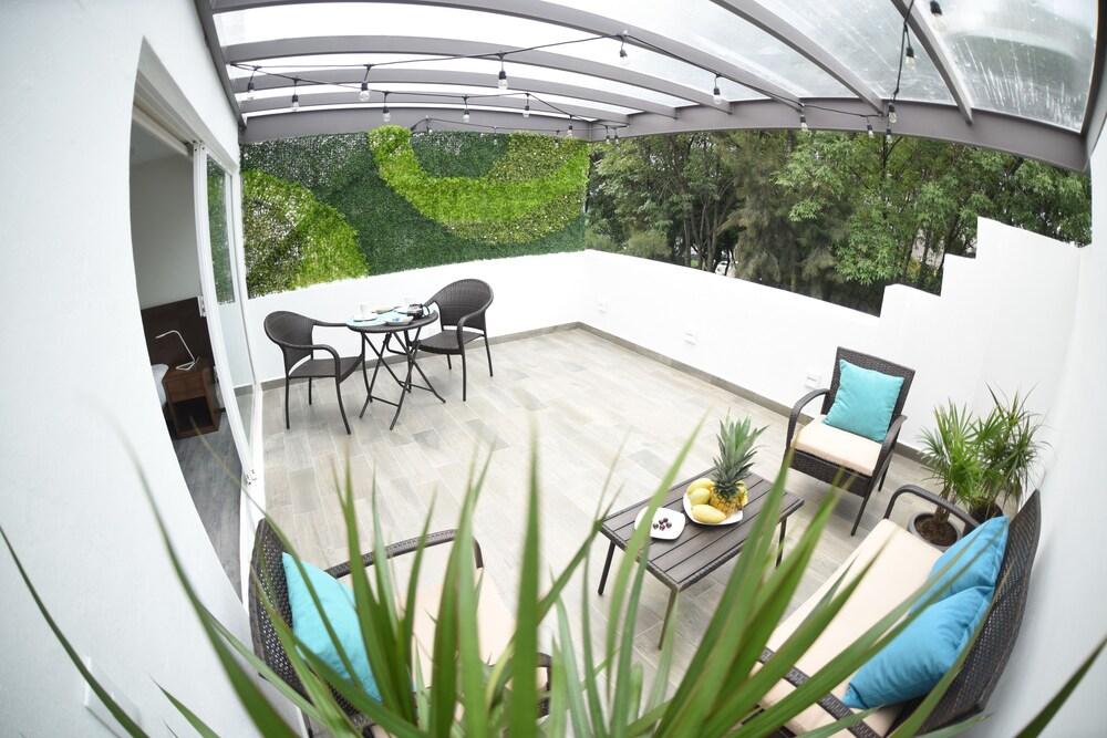 Hotel OM 686 Urban Lofts