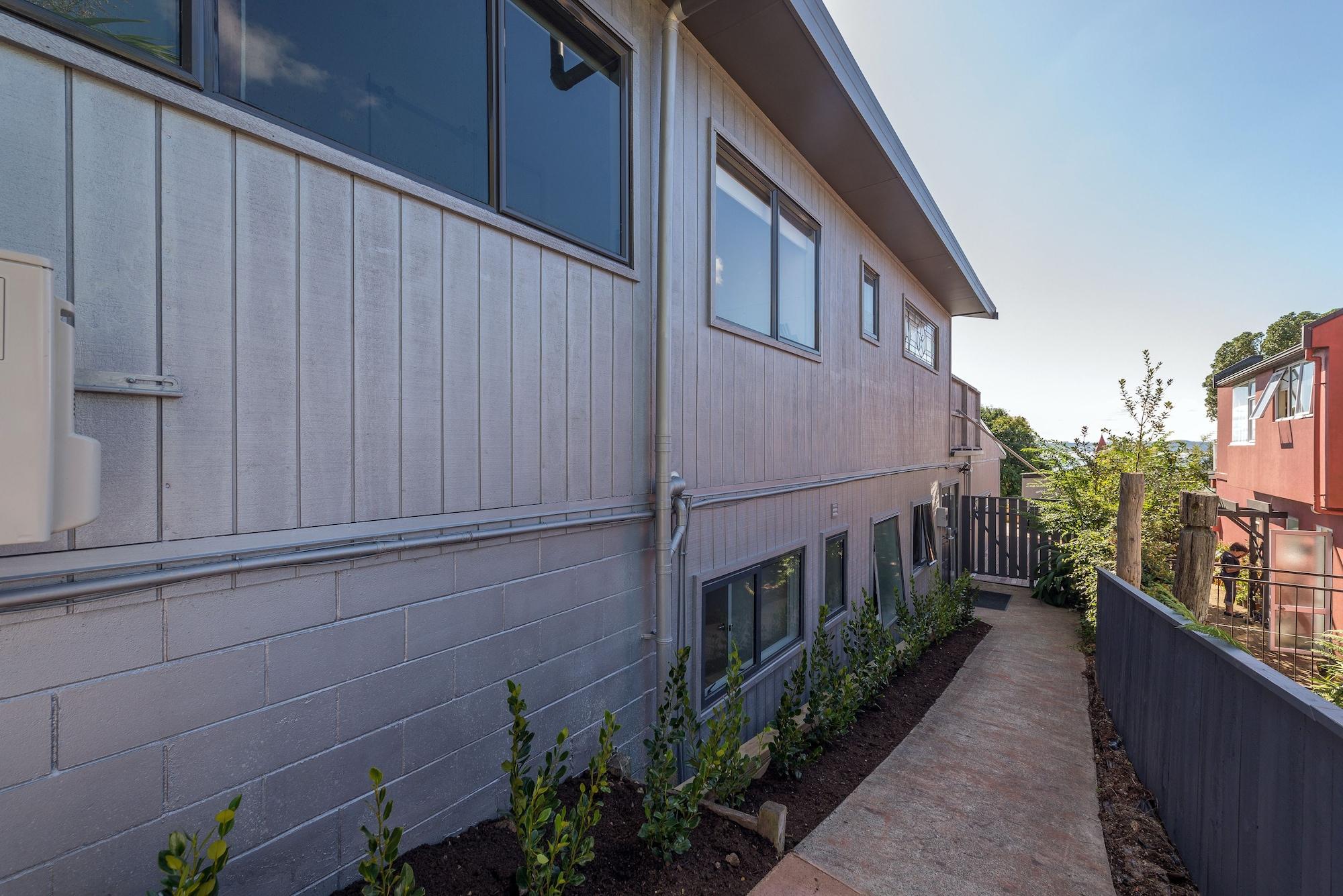 Vista Exterior Lakeside City Apartments