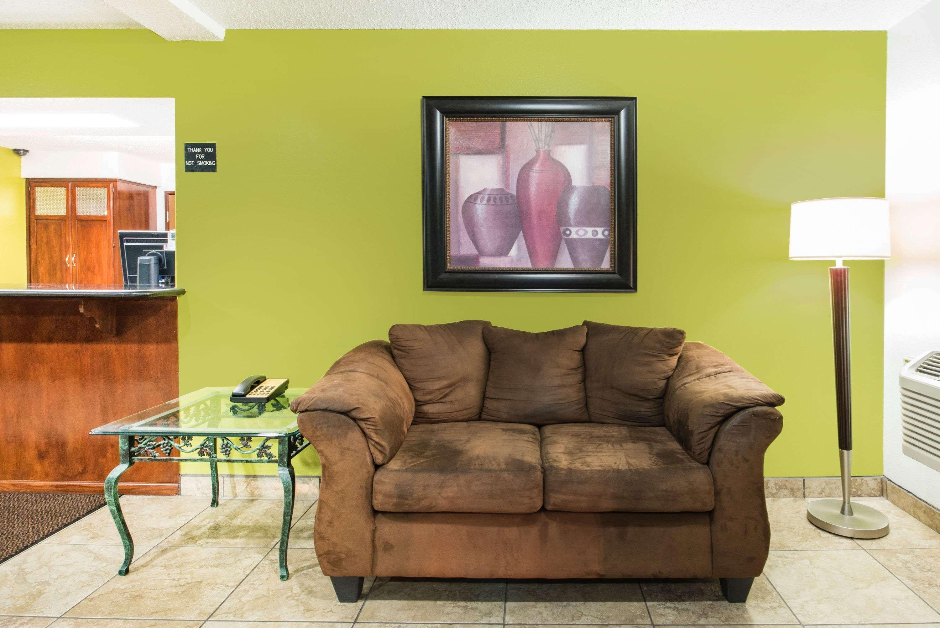 Vista Lobby Super 8 by Wyndham Harlingen TX