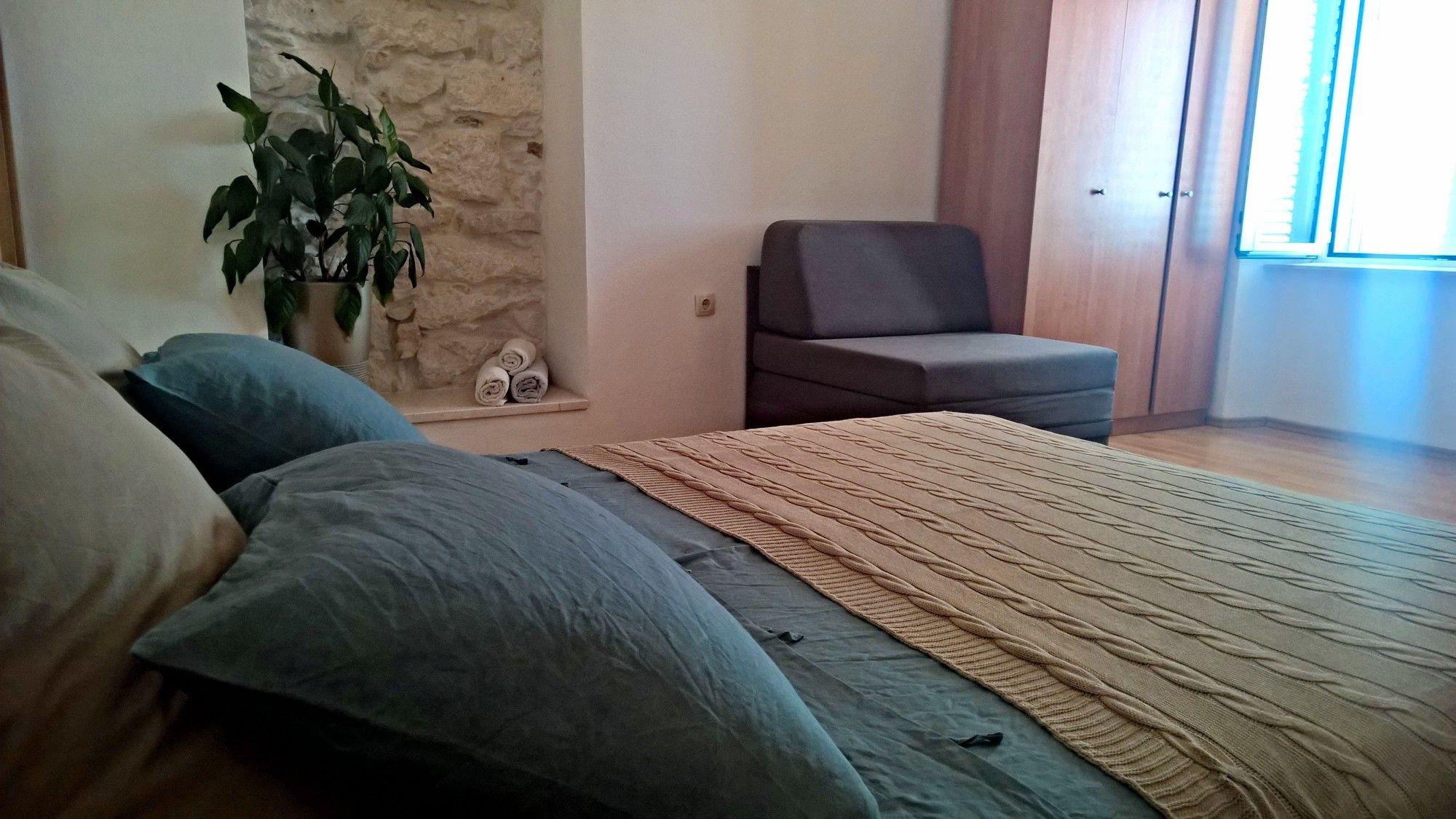 Varios House Dijana