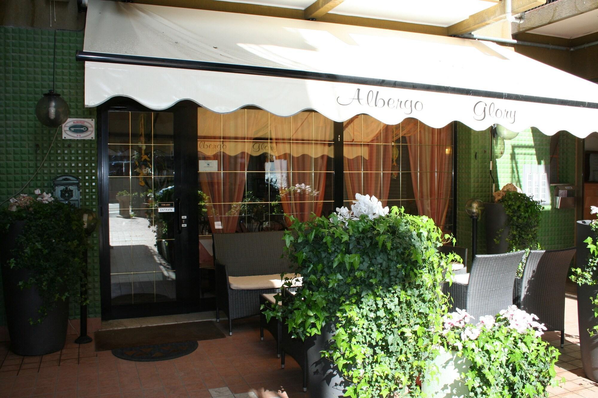 Vista Exterior Hotel Glory