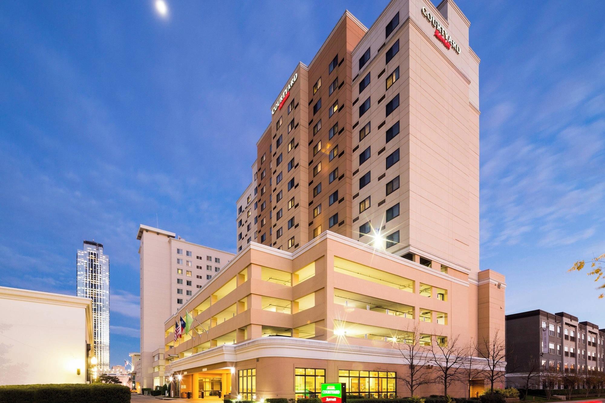 Vista Exterior Courtyard by Marriott Houston by the Galleria
