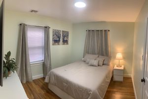 Alquiler Vacacional - BRAND NEW 3bds/2bths in a small & friendly neighborhood.
Mins away from Boston.
