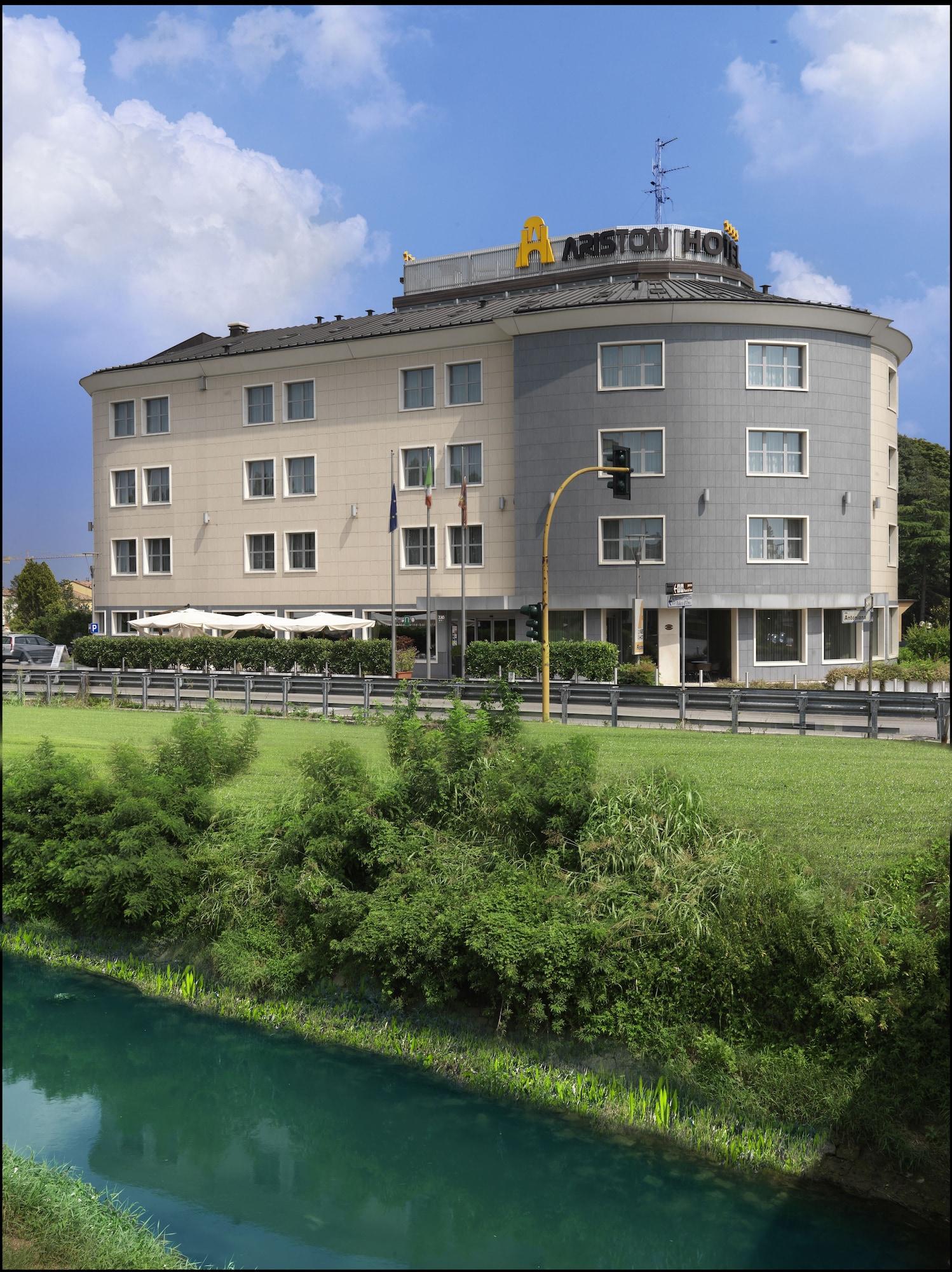 Vista Exterior Hotel ARISTON