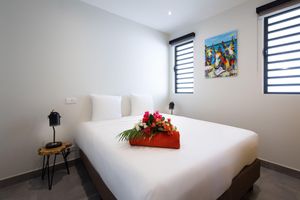 Alquiler Vacacional - Colorful Apartment w/ Seaview and Pool - 3 Min from the Beach - Coral Estate