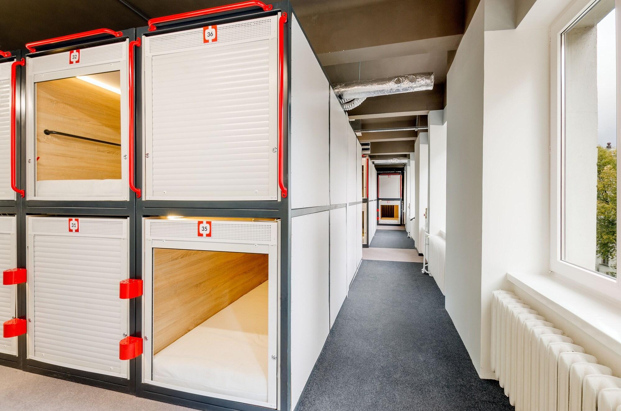 Varios Kapsuła Hostel Warszawa