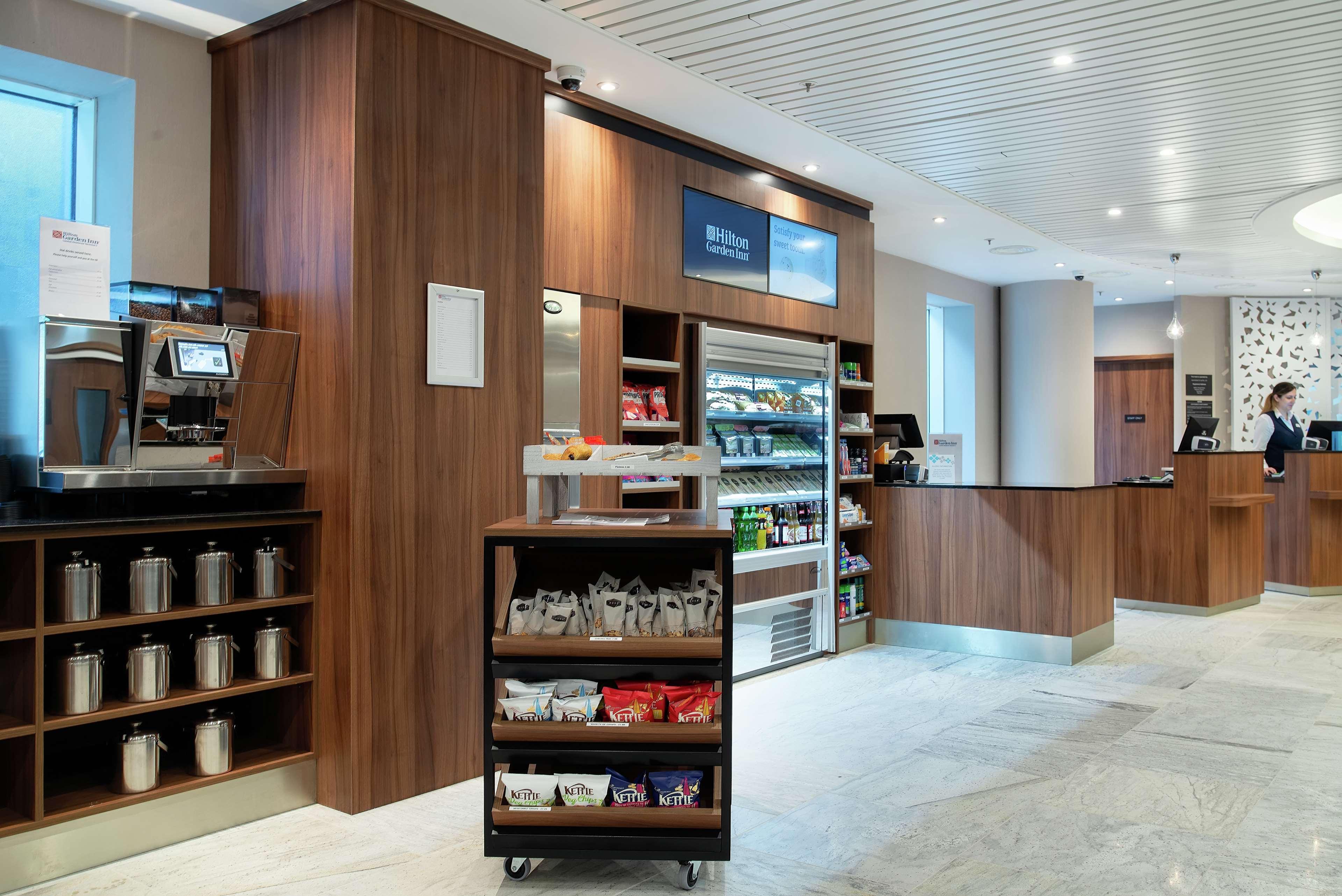 Restaurant Hilton Garden Inn London Heathrow Terminal 2 and 3