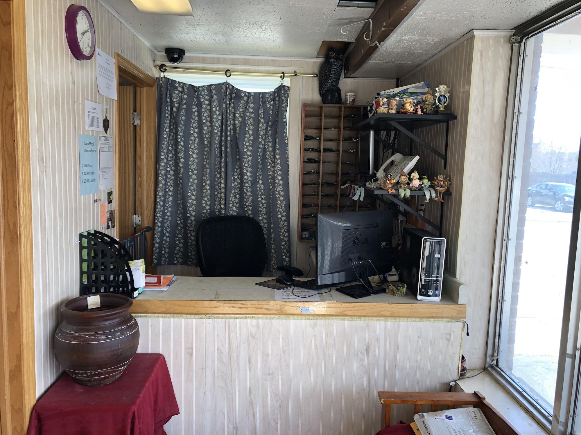 Vista Lobby Town Motel