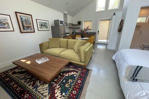 Alquiler Vacacional - Brand New Charming Guest House in lovely Northwest Glendale CA. Private &Quiet
