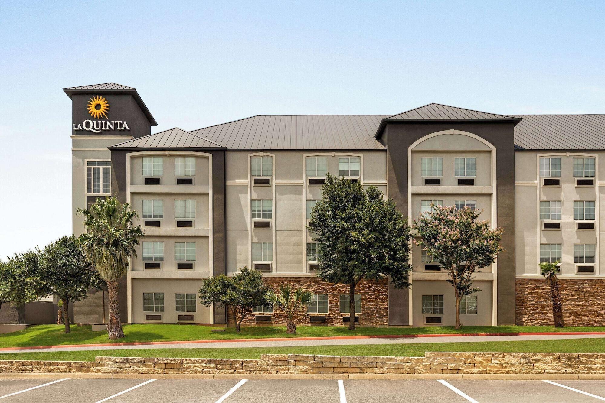 Vista Exterior La Quinta Inn & Suites by Wyndham San Antonio N Stone Oak