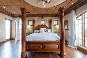 Alquiler Vacacional - Amazing Spacious Castle House!