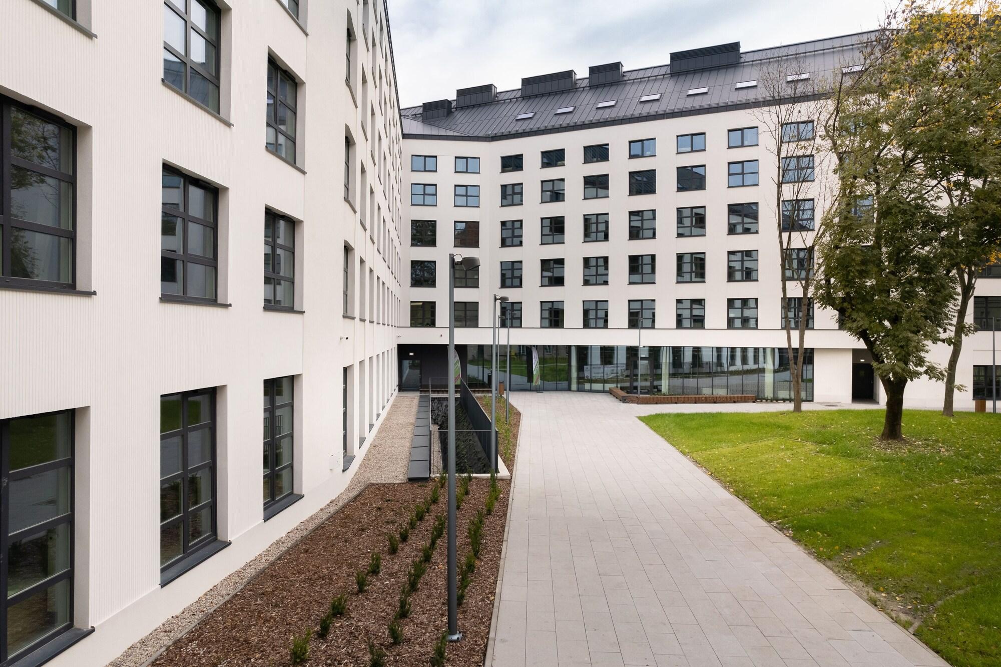 Vista Exterior MILESTONE Krakow Center Student Living