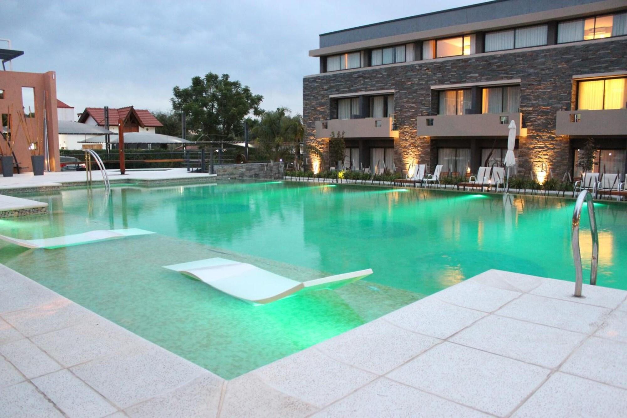 Vista Piscina Altos de Merlo Suites