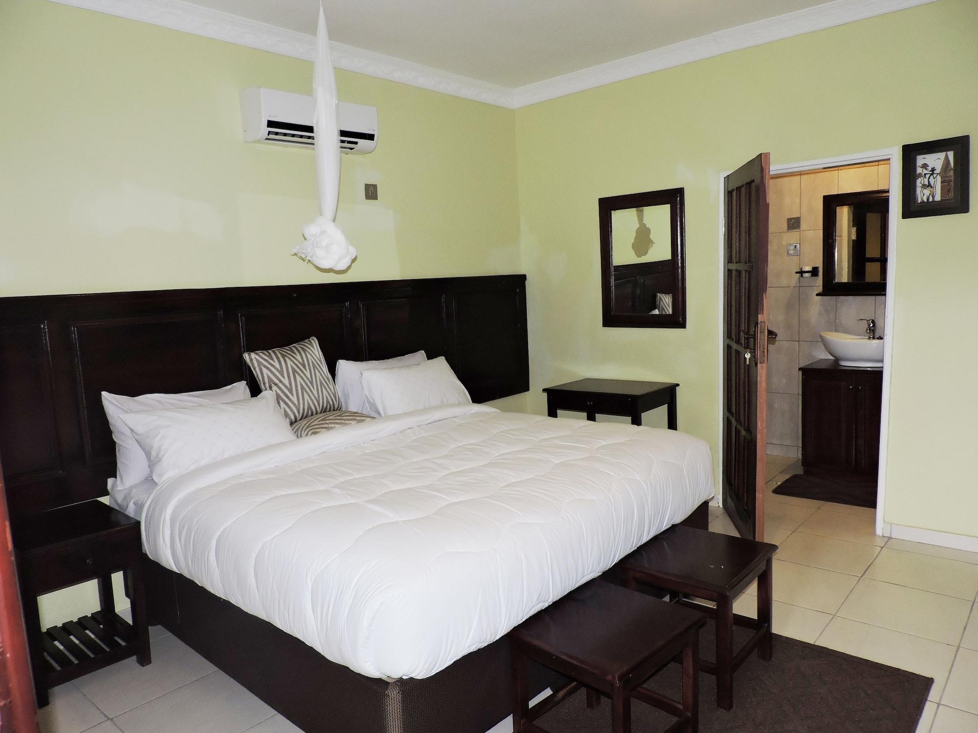 Varios Café Zambezi House of Africa - Hostel
