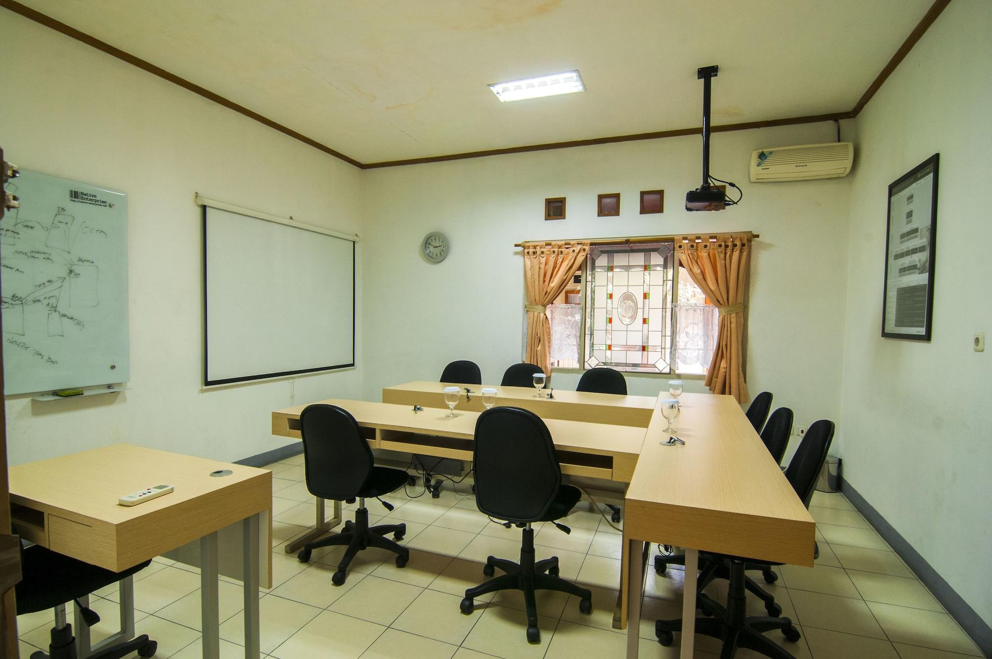 Sala de Reuniones Rumah Asri Bed And Breakfast