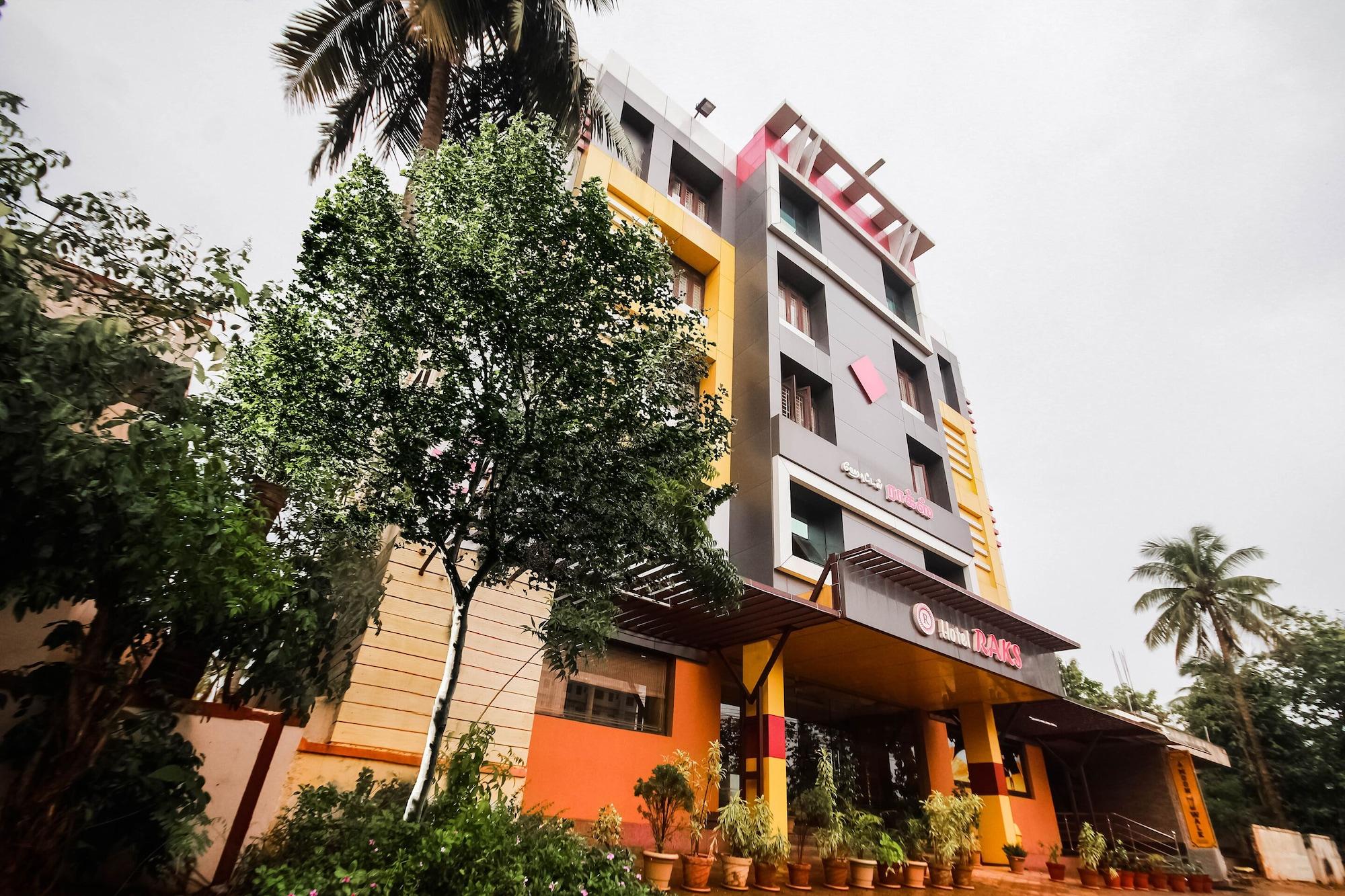 Vista Exterior Capital O 49169 Hotel Raks