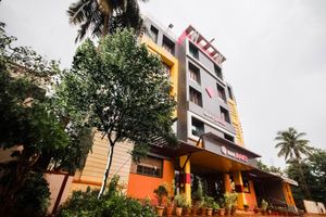 Alojamiento - Capital O 49169 Hotel Raks