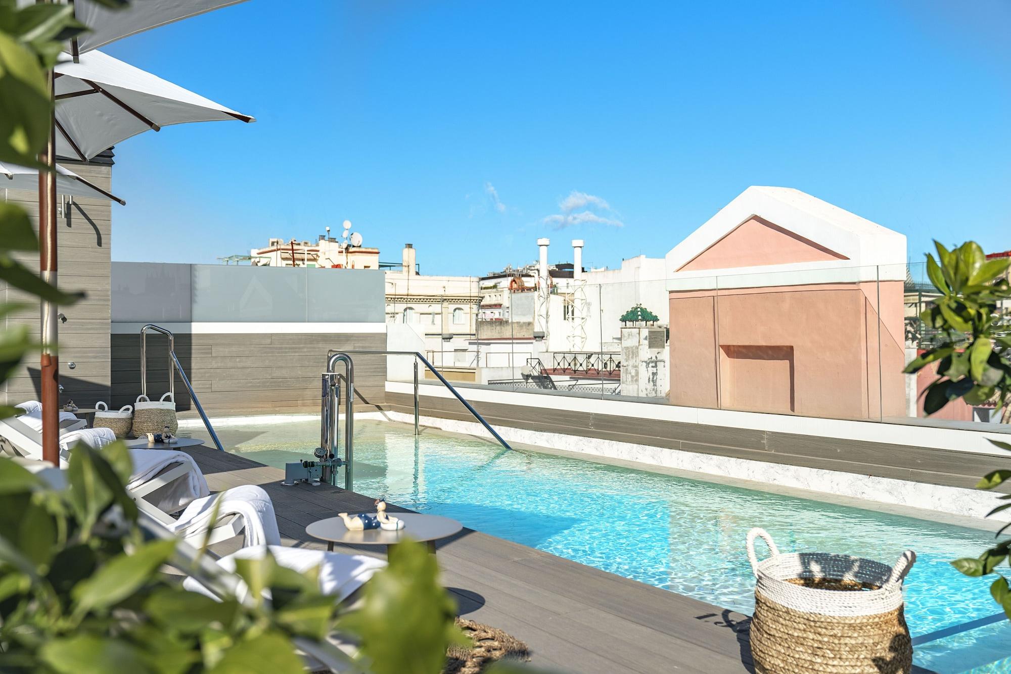 Vista Piscina Hotel Vincci Molviedro Suites Apartments
