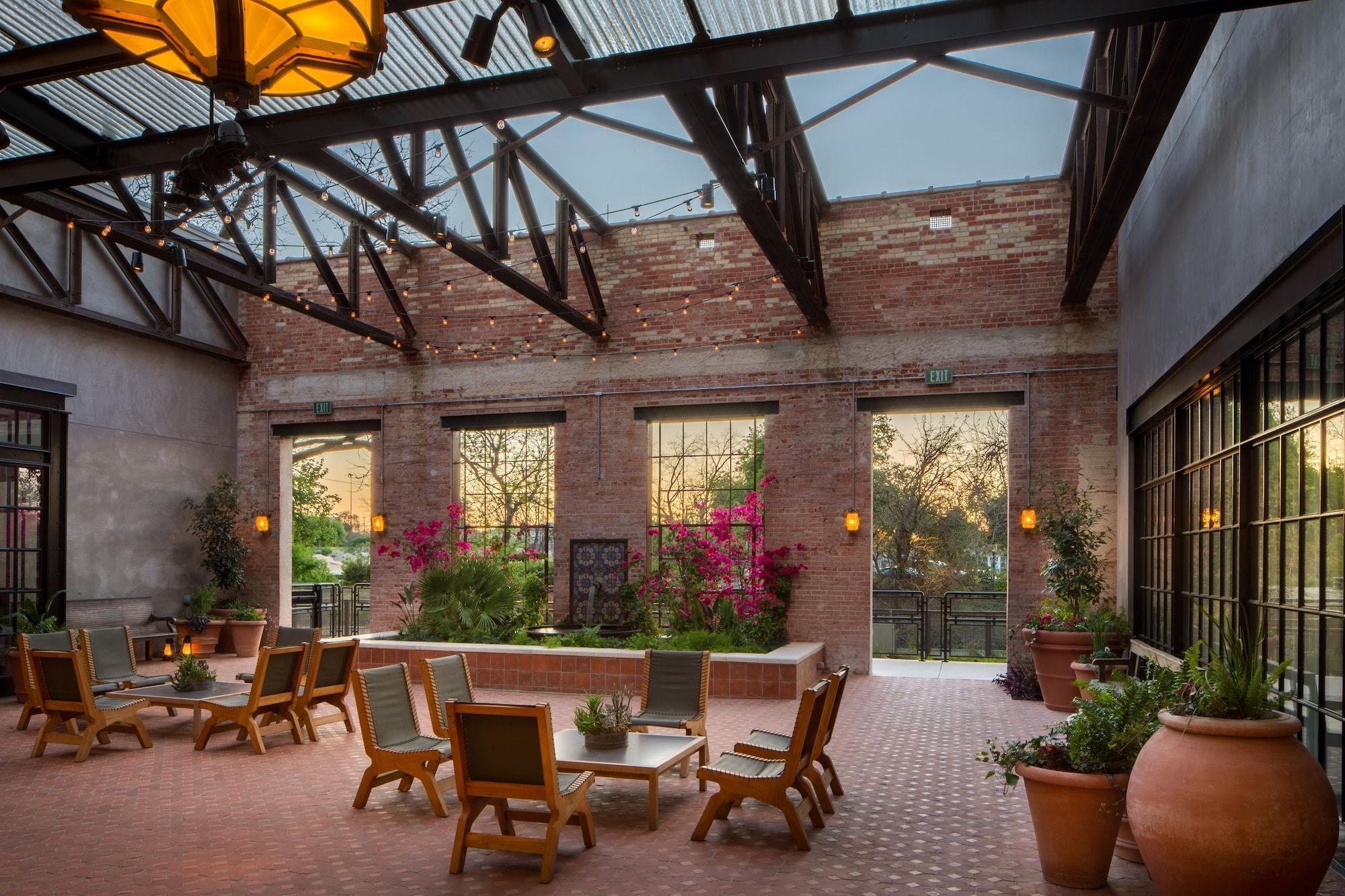 Vista Exterior Hotel Emma