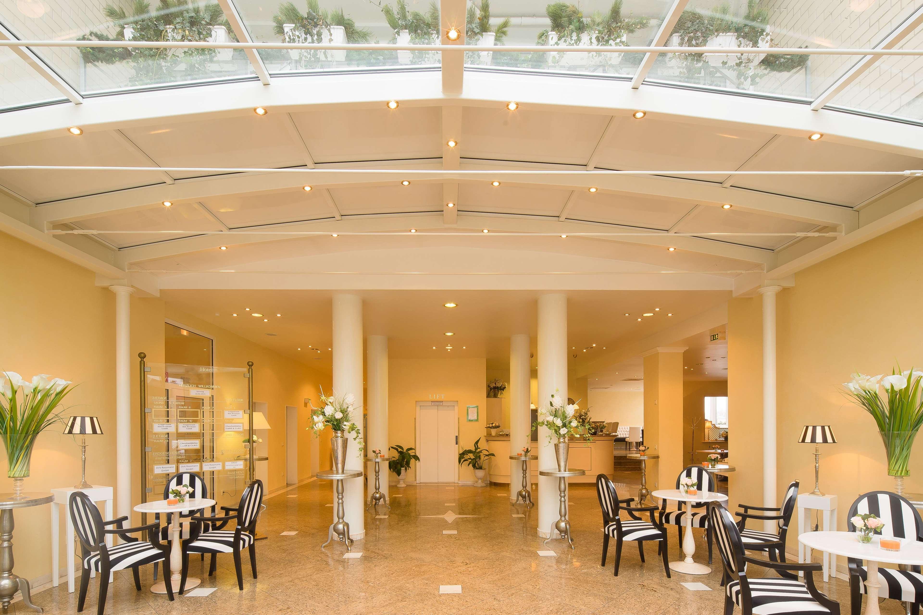 Vista Lobby Astoria