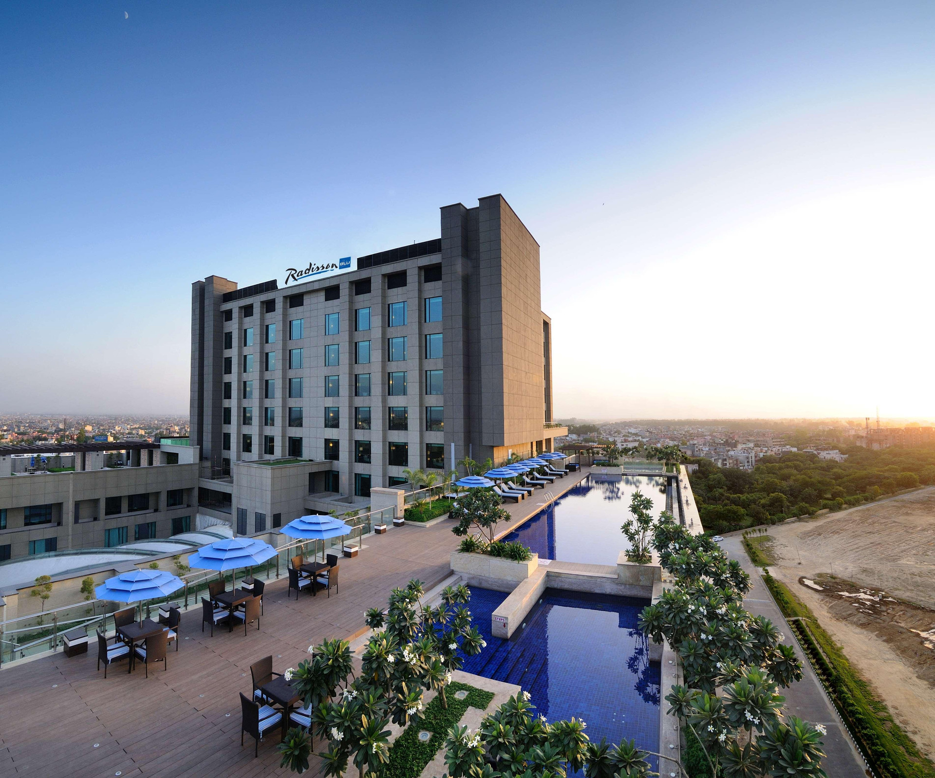 Vista Exterior Radisson Blu Hotel New Delhi Paschim Vihar