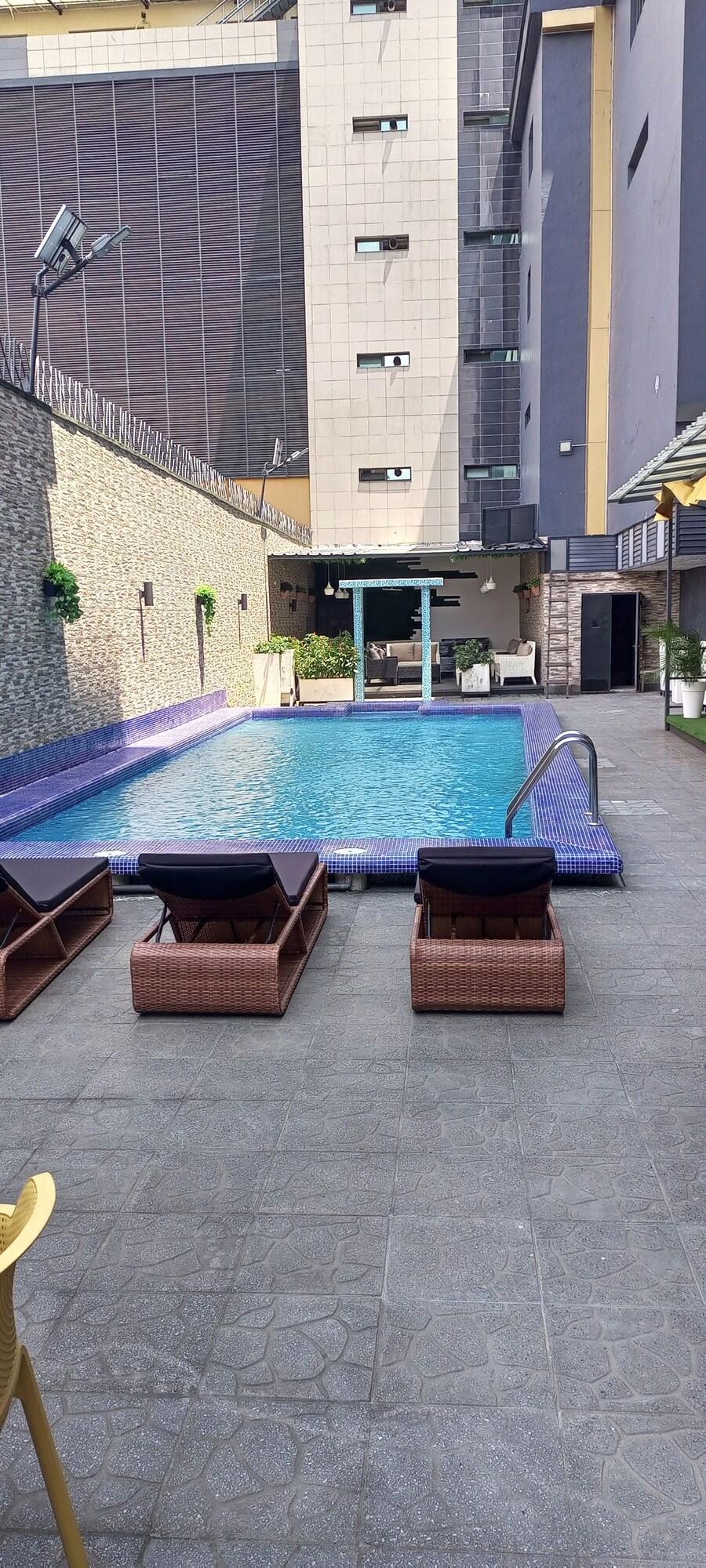 Varios Platinum Cocotiers Hotel