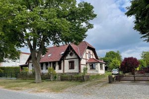 Alquiler Vacacional - Historic house under lime trees with natural garden. Family-friendly.