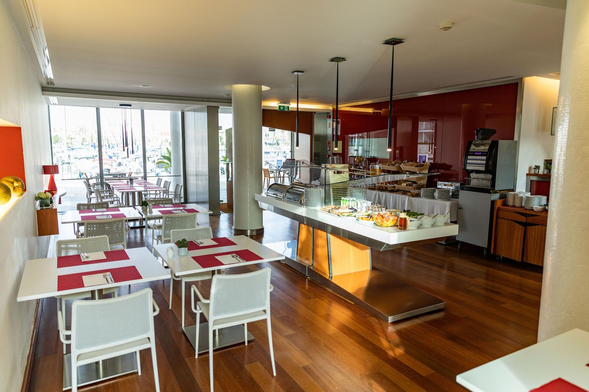Restaurant Marina Club Suite Hotel