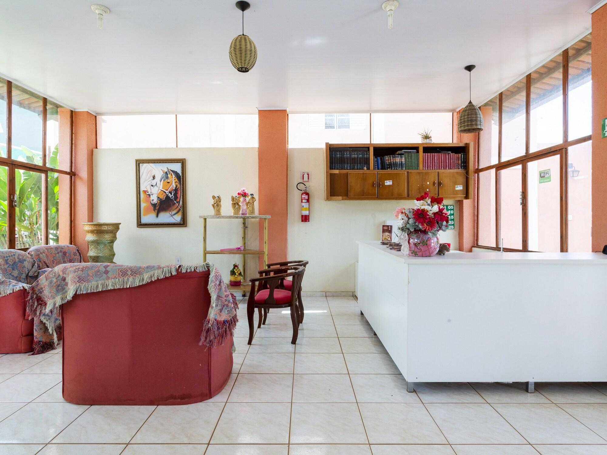 Vista Lobby OYO Pousada LN