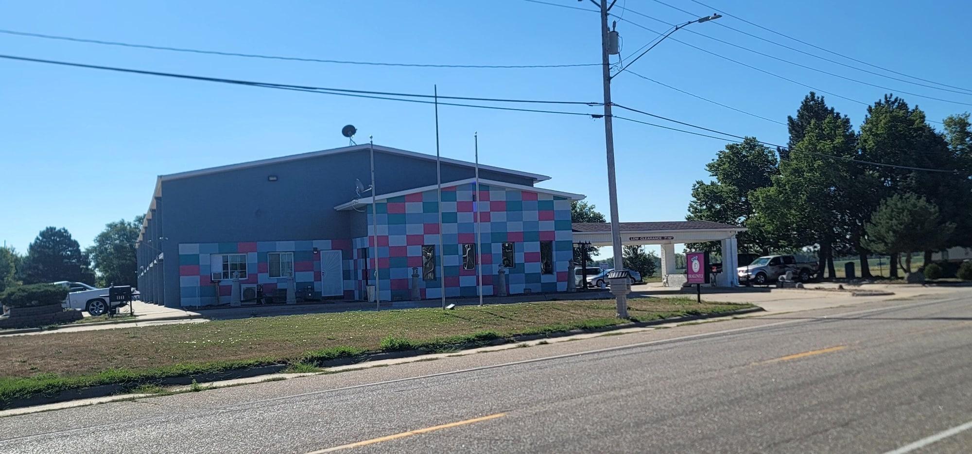 Vista Exterior Dragonfly Inn and Suites