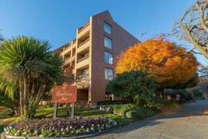 Alojamiento - Embassy Inn