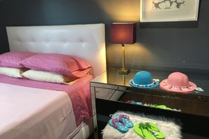 Alquiler Vacacional - Chic Modern 2bed2bath house 195 p nt West Hollywood  min 30days min/60days max