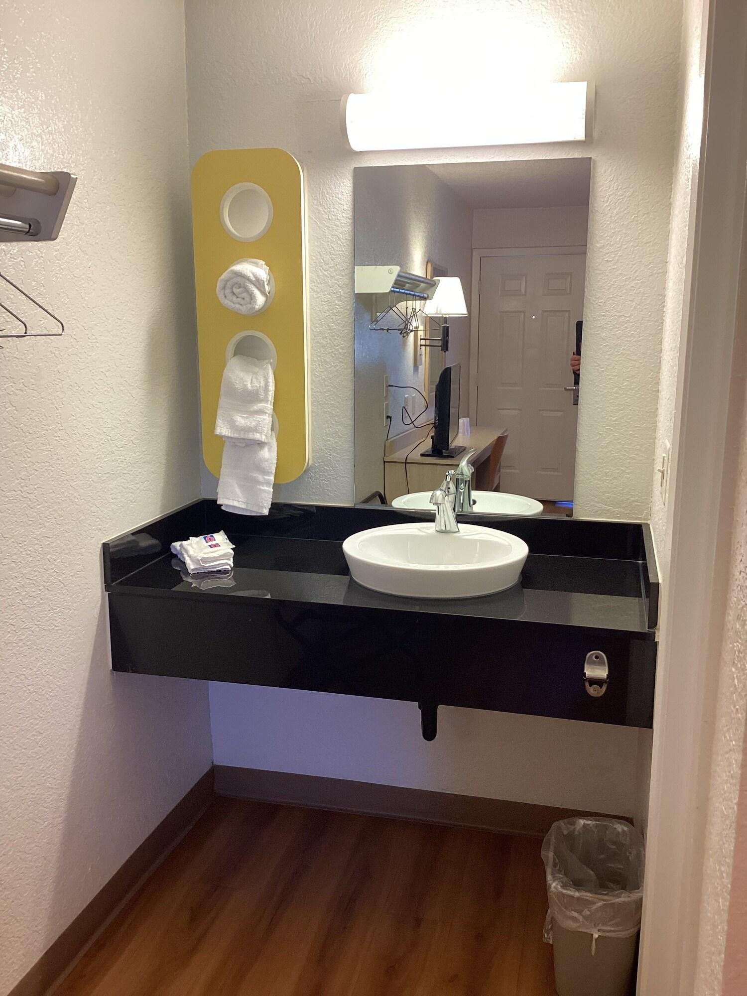Equipamiento de Habitación Motel 6 North Palm Springs, CA - North