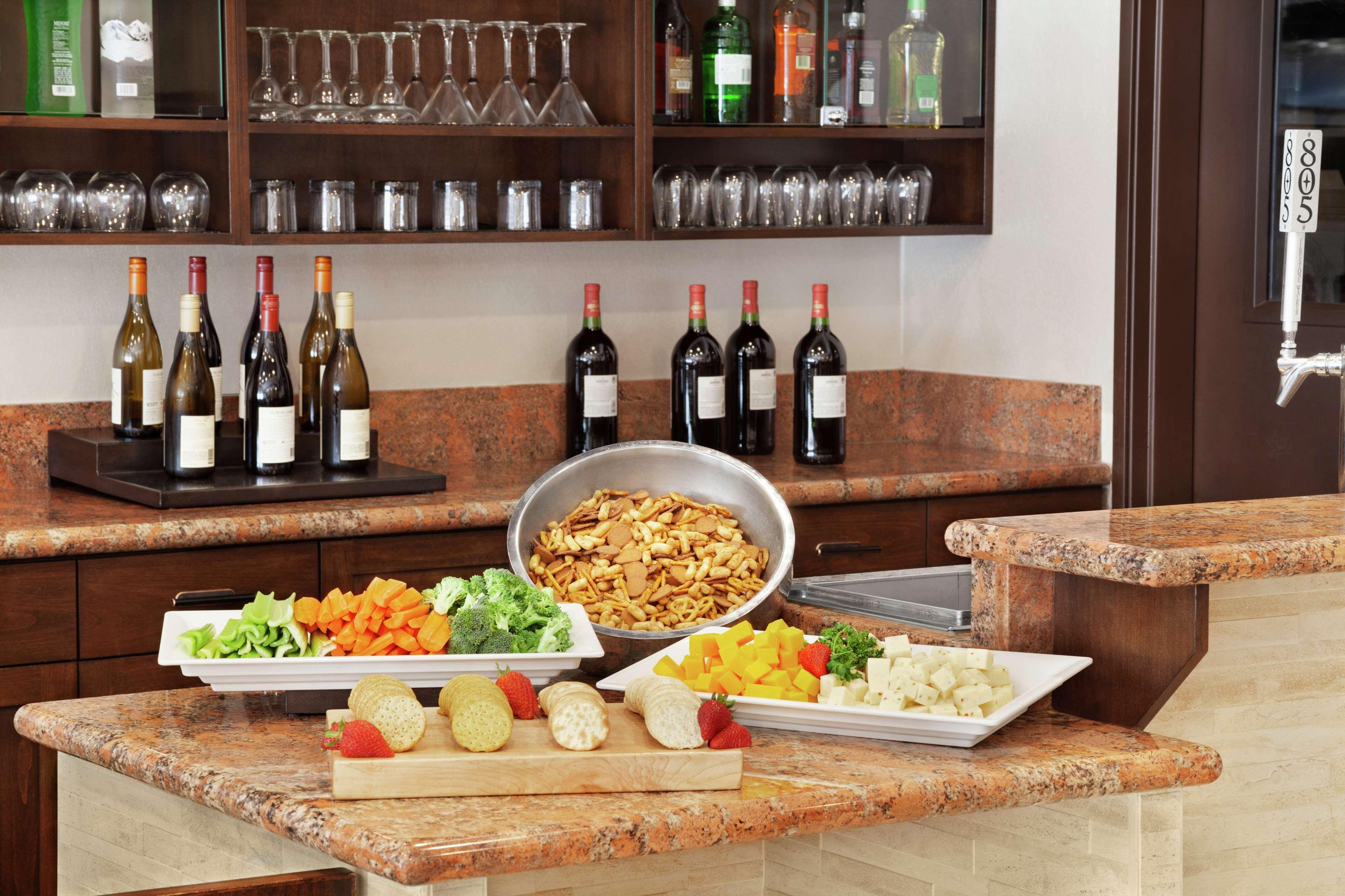 Restaurant Embassy Suites by Hilton Lompoc Central Coast