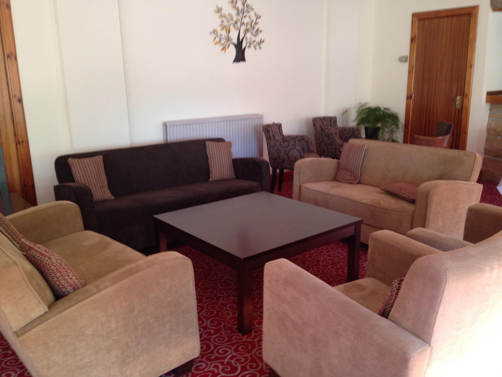 Vista Lobby Highlander Hotel