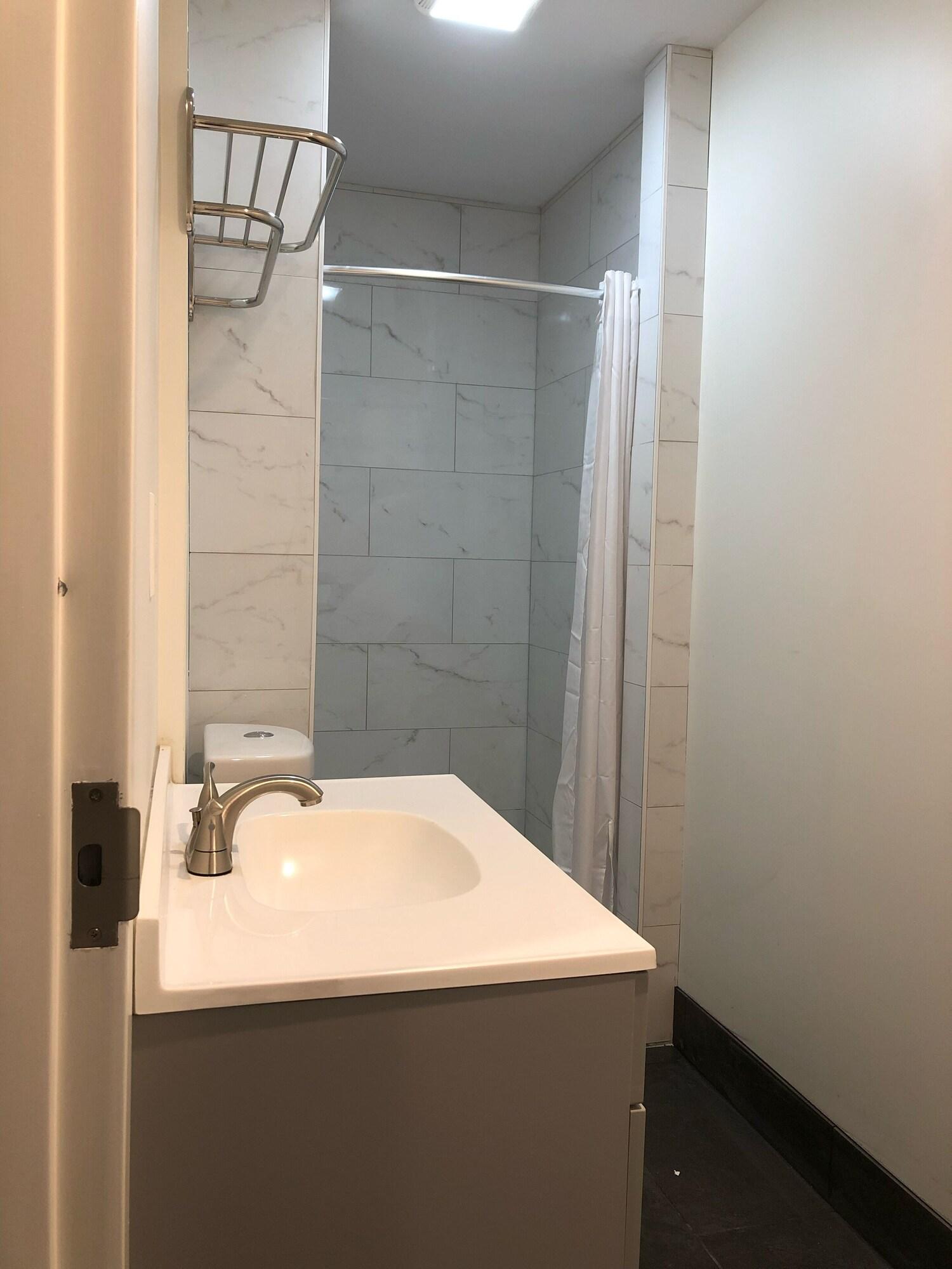 Varios LINDENHURST MOTEL