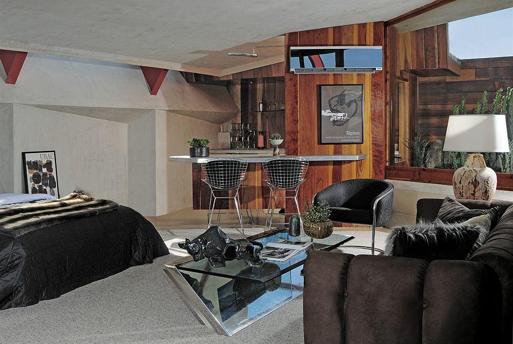 The Lautner Compound by null