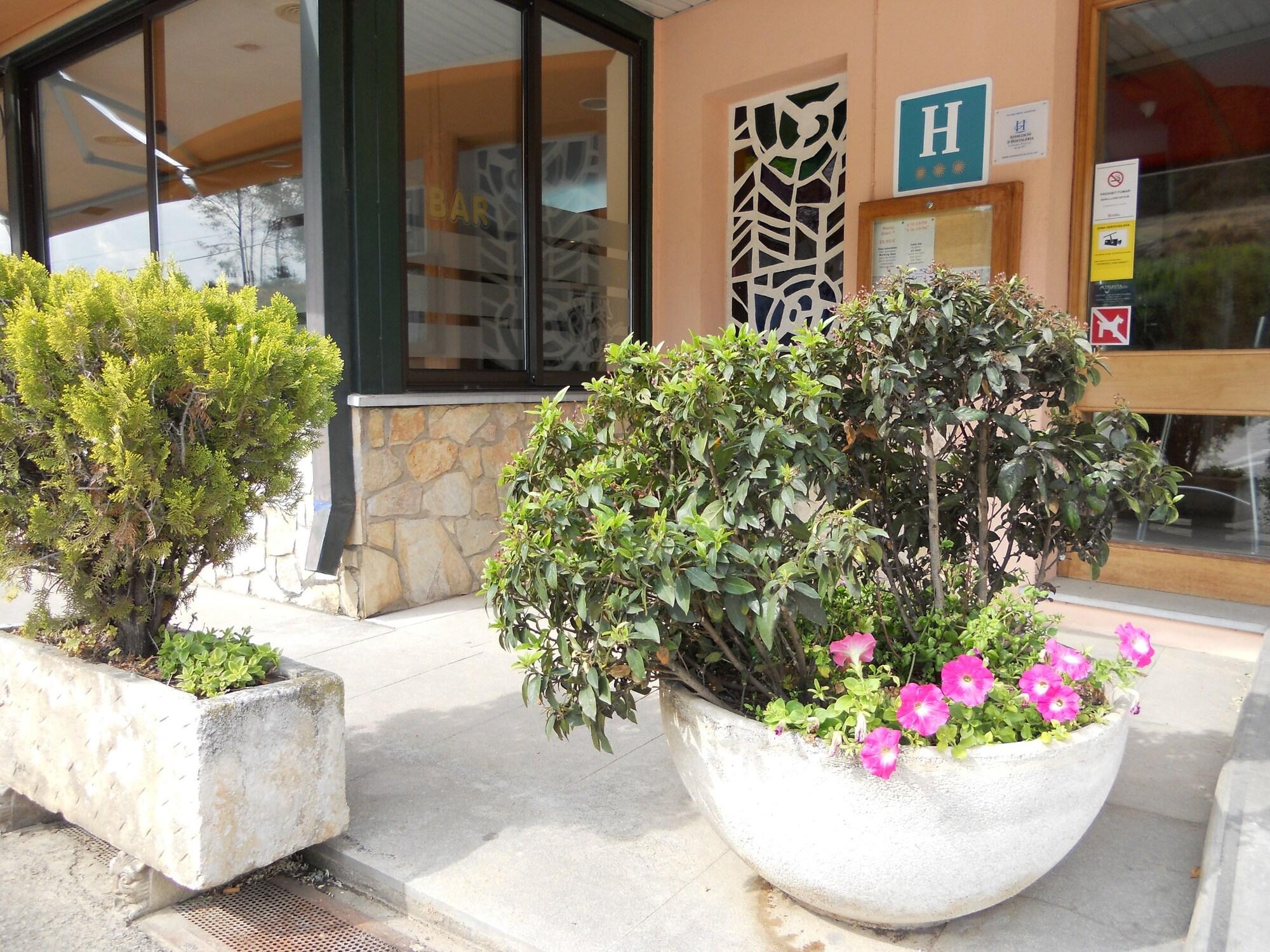 Vista Exterior Hotel Restaurant Sausa