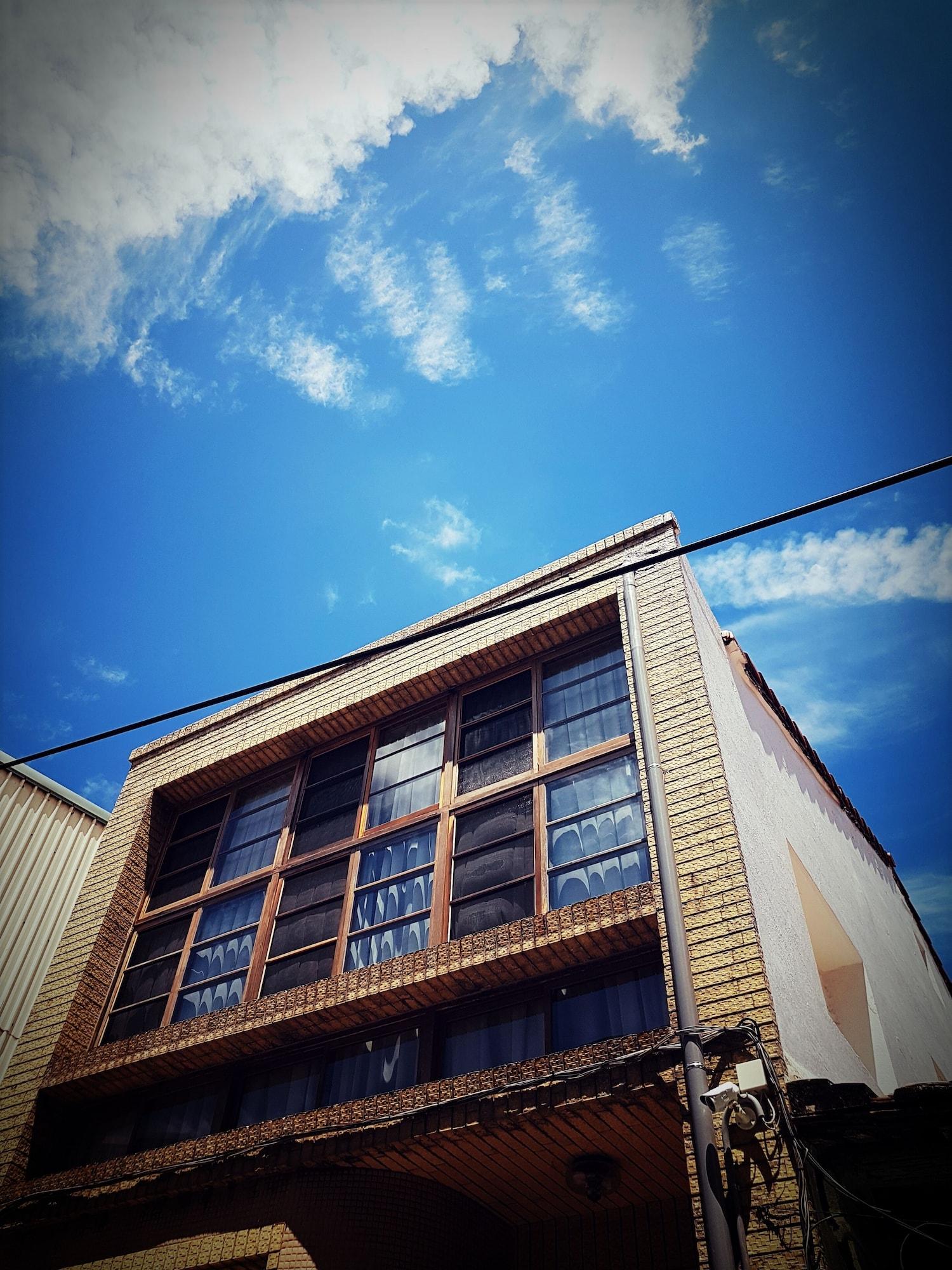 Comodidades del Alojamiento Through A Path