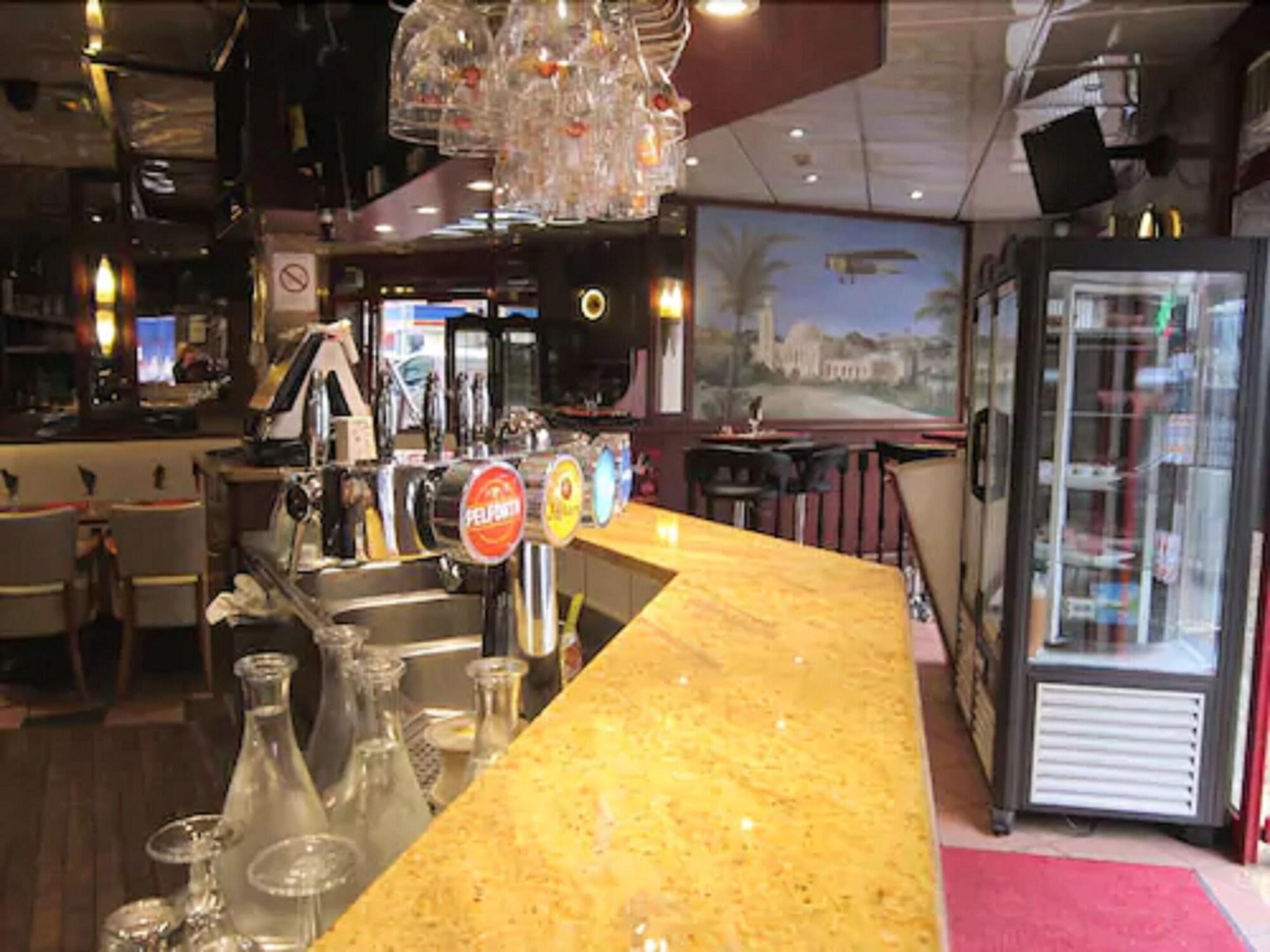 Bar/Salón Aéro Club