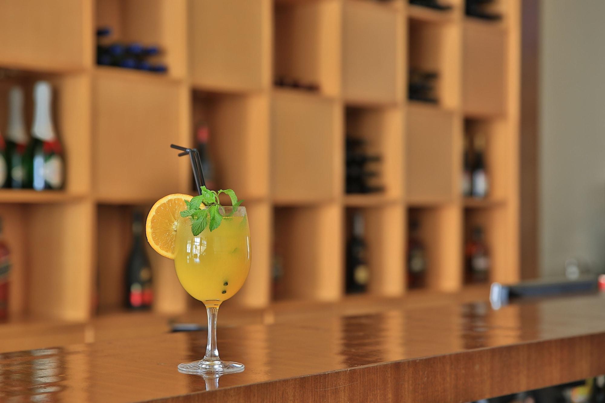 Bar/Salón Hotel Roma Ritz Huambo